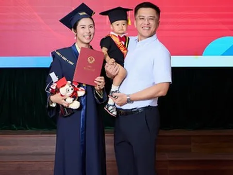Hoa hậu Ngọc Hân tốt nghiệp thạc sĩ loại giỏi, chồng và con trai có mặt chúc mừng
