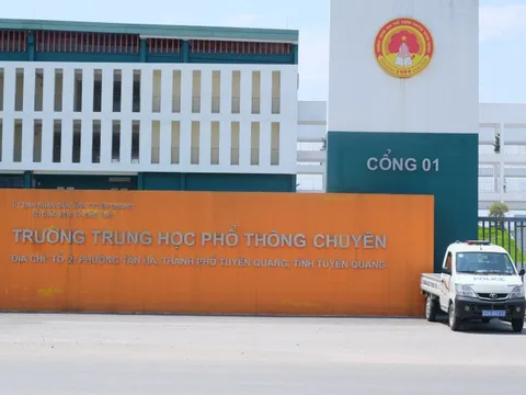 Đề Toán thi tốt nghiệp tại chuyên Tuyên Quang