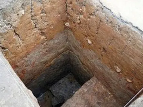 Đào đất, người dân phát hiện vật hình trụ dài 3m màu lạ, chuyên gia xác nhận báu vật hơn 1.000 năm tuổi