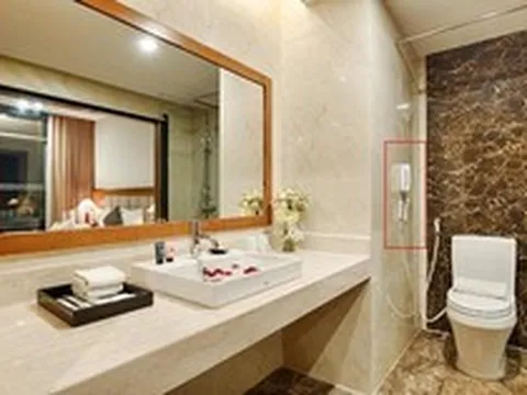 Vì sao khách sạn hạng sang đều có điện thoại trong phòng vệ sinh?