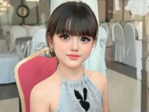 “Bé gái búp bê” Hà Nội liên tục chiếm sóng VTV, danh tính 2 người mẹ khiến ai nấy trầm trồ vì quá đẹp