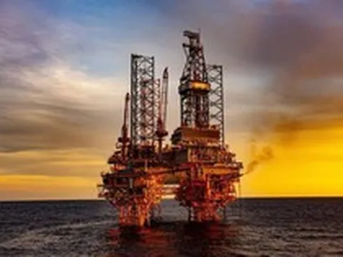 Mỹ, Iran giữ lập trường cứng rắn, giá dầu thế giới vọt lên trên 90 USD/thùng