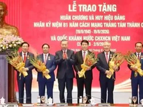 Nguyên Chủ tịch nước Lương Cường, nguyên Thủ tướng Phạm Minh Chính nhận Huân chương Hồ Chí Minh