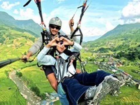 2,19 triệu cho 15 phút bay trên ruộng bậc thang: Bay dù lượn ngắm mùa vàng Sapa thực sự diễn ra như thế nào?