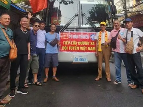 40 người ở Ninh Bình thuê xe 45 chỗ, sang Thái Lan cổ vũ tuyển Việt Nam