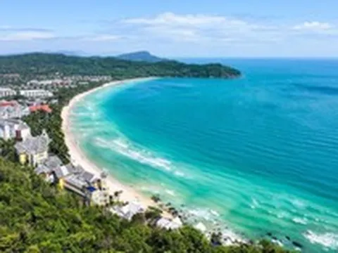 Việt Nam sở hữu “thiên đường biển xanh cát trắng nắng vàng”, được cả Vingroup và Sun Group tới làm khu nghỉ dưỡng, công viên bán hoang dã, sân bay và tuyến cáp treo 3 dây dài nhất thế giới