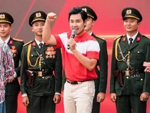MC Nguyên Khang khuấy động chương trình “Fandom Yêu Nước”