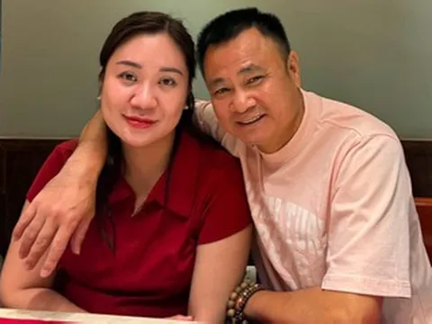 Đại tá Tự Long tình cảm bên vợ, NSND Công Lý béo trắng hồng hào
