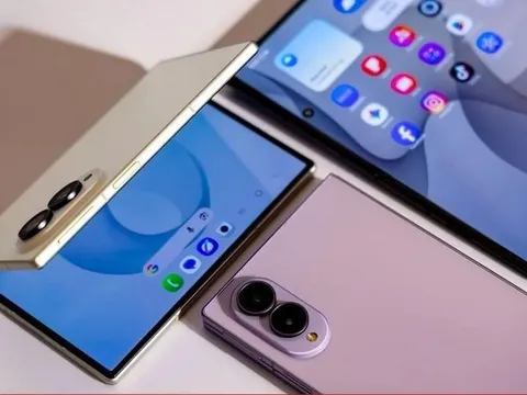 Điện thoại gập tích hợp 4 trợ lý AI, màn hình 8,1 inch đã có tại Việt Nam