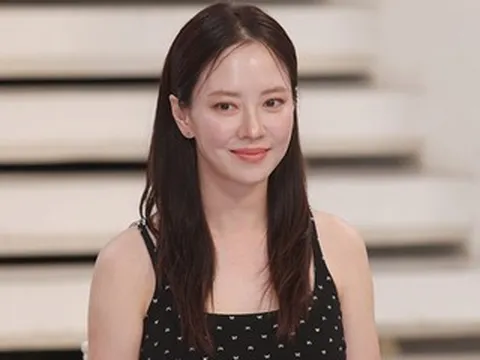Ngôi sao Song Ji Hyo trẻ trung U50, bất ngờ dành lời khen cho Lê Dương Bảo Lâm