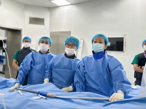 Thoát "cửa tử" nhờ can thiệp nội mạch phình động mạch chủ ngực phức tạp