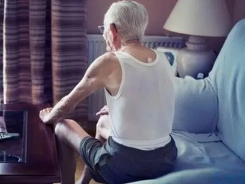 Kiểu "con cái chăm sóc bố mẹ lúc về già" đang âm thầm xuất hiện, tưởng hiếu thảo nhưng khiến bố mẹ "kiệt quệ"