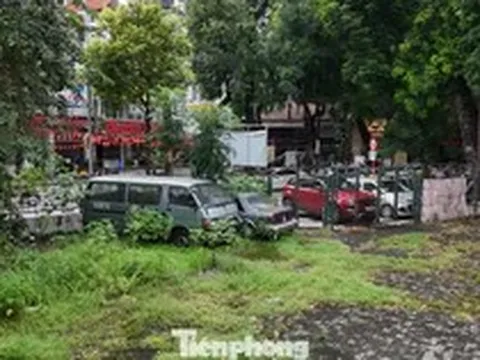 Cảnh hoang tàn bên trong khu 'đất vàng' tại phường Hai Bà Trưng vừa bị thu hồi
