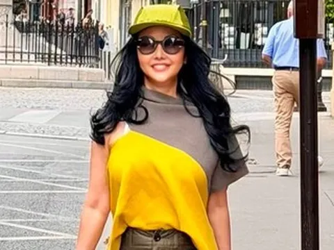 Tăng Thanh Hà đẹp quý phái, diva Hồng Nhung tuổi 56 trẻ trung sành điệu