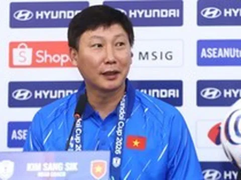 Quá nhiều người gọi điện nhờ mua vé, HLV Kim Sang-sik không dám nghe điện thoại