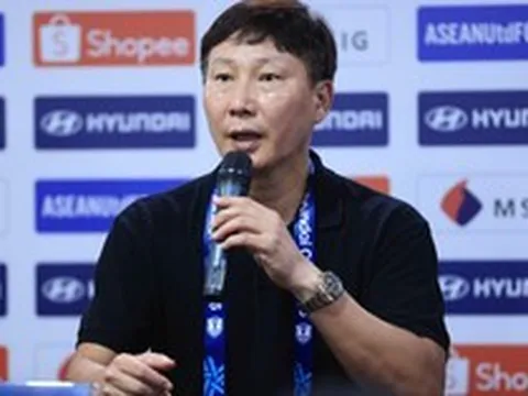 Được Tổng thống Hàn Quốc đặt biệt danh, HLV Kim Sang-sik xin làm 'vua' 1 ngày