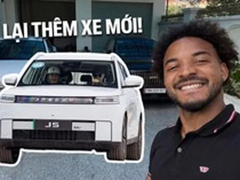 Nguyễn Xuân Son đã có đủ bộ 3 xe xăng, điện, hybrid: 2 chiếc được tặng trị giá hơn 1,7 tỷ đồng, chiếc mới nhất được miễn phí sạc 30 năm