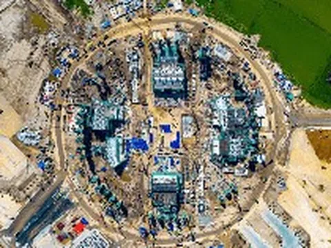 Tỷ phú Phạm Nhật Vượng đang góp sức xây 2 SVĐ quy mô chưa từng có cho các cầu thủ Việt Nam: Một sân 135.000 chỗ lớn gấp 3 lần sân Mỹ Đình, một sân 60.000 chỗ, cùng đạt chuẩn FIFA