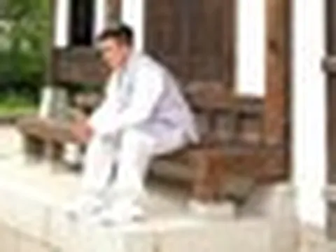Ông hoàng nhạc Việt nhận bằng khen: "Bữa giờ nhận mấy cái rồi nhưng toàn giấu thôi!"