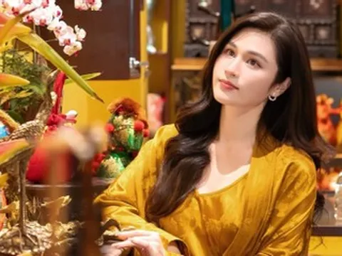 Đời thường đẹp mê li của BTV Thời sự 19h VTV, NSƯT Lan Anh vai trần gợi cảm