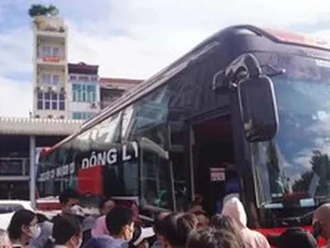 Hàng vạn người rời Thủ đô, bến xe 'kín chỗ' trước lễ 2/9