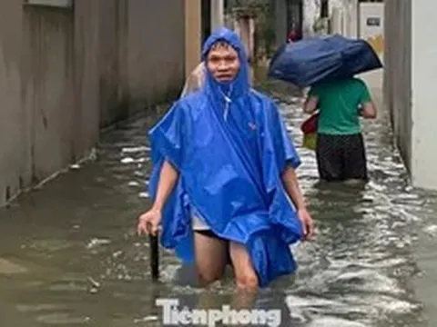 Phó Chủ tịch tỉnh Thanh Hóa chỉ đạo kiểm tra khu phố cứ mưa là ngập
