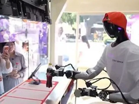 Robot vận hành cửa hàng ven đường tại Trung Quốc