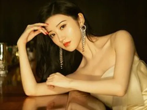 'Đệ nhất mỹ nhân Bắc Kinh' lao đao vì vụ kiện hơn 110 tỷ đồng là ai?