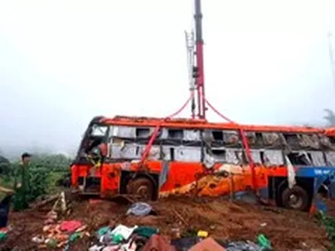 Thêm 3 người tử vong trong vụ lật xe khách ở Gia Lai