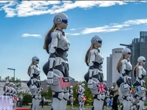 Trung Quốc đang đào tạo hàng nghìn robot theo cách chưa từng có