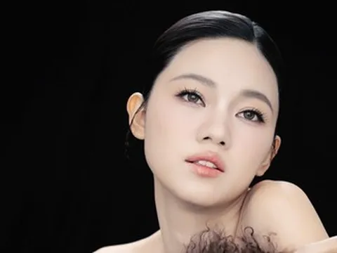 Á hậu Thanh Tú mắc bệnh hiếm gặp, thức khuya học lấy bằng thạc sĩ ở tuổi 32