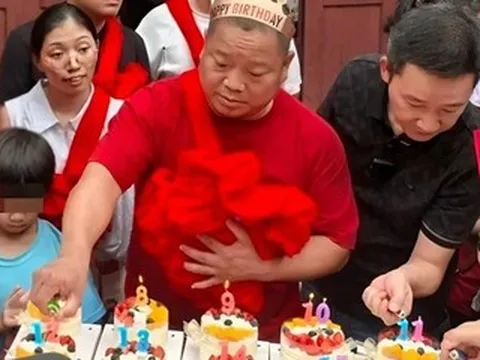 Con bị bắt cóc năm 6 tuổi, cha mẹ chuẩn bị 37 bánh sinh nhật ngày đoàn tụ