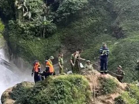Một du khách mất tích khi tắm thác ở Tuyên Quang