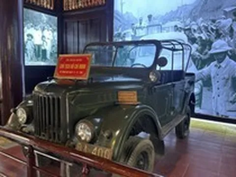 Chiếc ô tô đặc biệt từng đưa Bác Hồ về thăm quê