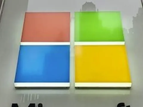 Microsoft lần đầu công bố doanh thu Azure vượt 100 tỷ USD