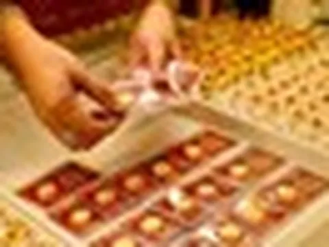 Tối 4/9, giá vàng lao dốc mạnh sau khi số liệu quan trọng tại Mỹ được công bố