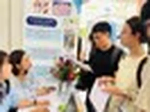 Bệnh viện tỉnh 'trải thảm đỏ' đào tạo, tuyển dụng bác sĩ nội trú