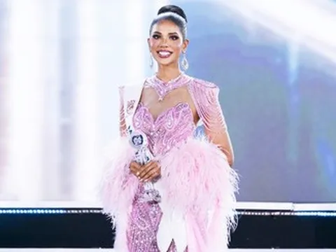 Cô giáo mất mẹ năm 14 tuổi, nói 4 ngôn ngữ và thắng Bảo Ngọc ở Miss World là ai?