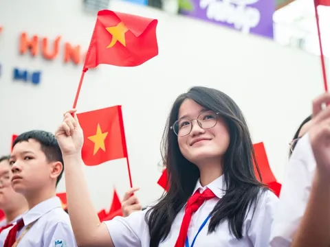 Học sinh Hà Nội rạng rỡ đón chào năm học mới