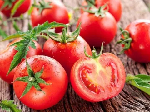 Ăn cà chua mỗi ngày suốt 1 năm, người đàn ông 42 tuổi bất ngờ khi đi khám