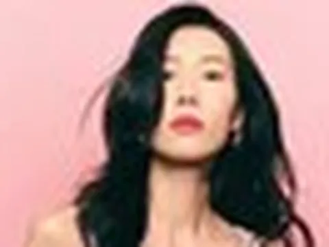 Siêu mẫu nội y bị mắng khắp mạng xã hội