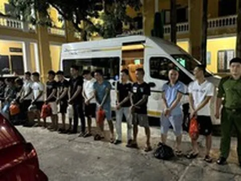 Công an Hưng Yên kiểm tra các quán karaoke, bắt khẩn cấp 4 môi giới