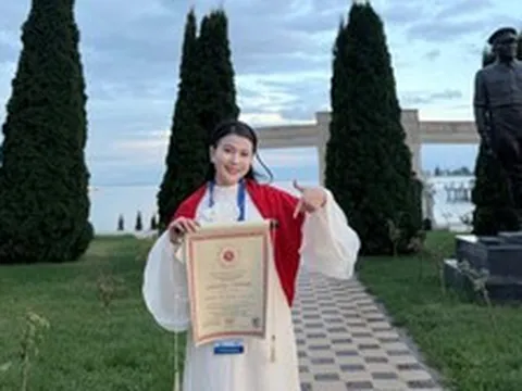Nghệ sĩ đàn bầu Vân Trung giành Giải Ba tại Cuộc thi Âm nhạc Truyền thống quốc tế ở Kyrgyzstan