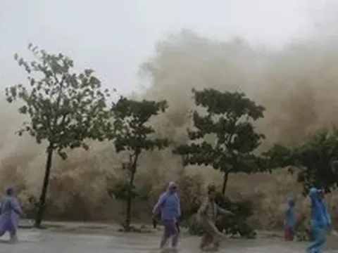 Miền Bắc đón đợt không khí lạnh đầu tiên, miền Trung mưa lớn