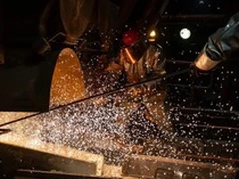 Giá một kim loại lập kỷ lục chưa từng có sau động thái của Mỹ