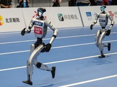 Robot Trung Quốc chạy kỳ quặc đến mức con người cũng bắt chước theo