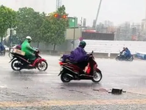 Vì sao Hà Nội mưa như trút, lốc sét?