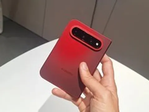 Xiaomi 18 Fold ra mắt: đón đầu iPhone Ultra, giá tương đương 40 triệu đồng
