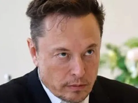Elon Musk nổi giận