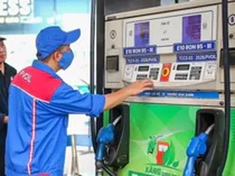 Giá xăng tăng gần 1.500 đồng/lít